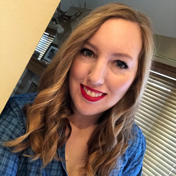 Meet your Posher, Amelia - Picture 2 of 2